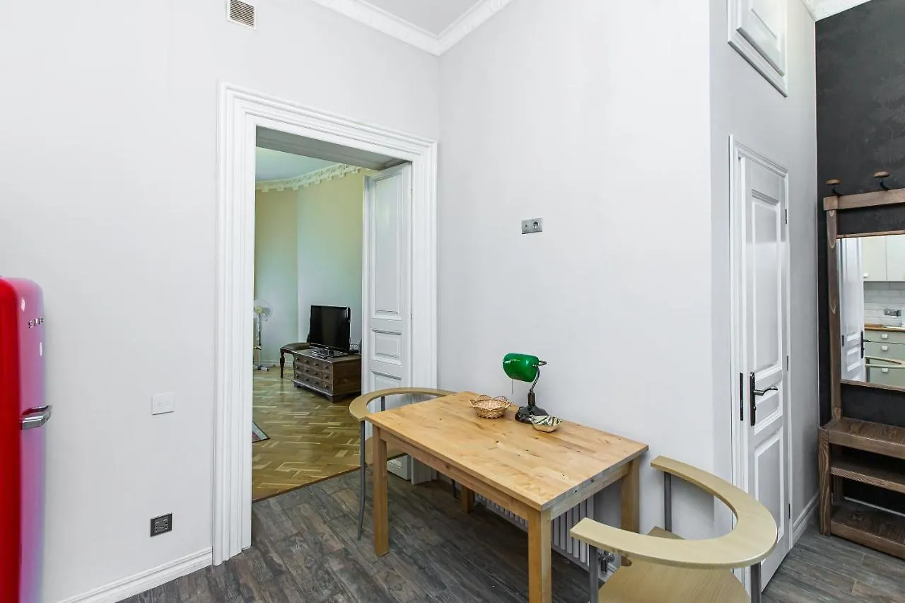 Австрійська Квартира В Центрі На Вулиці Михальчука 5 Lviv Apartment